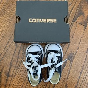 Converse (Infant) Size 5 sneaker with laces